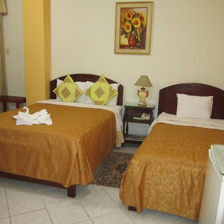טרוחיו Hotel Plaza Bolognesi 344 מראה חיצוני תמונה